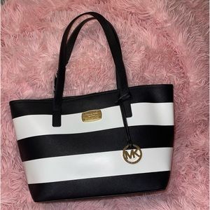 NWOT MICHAEL KORS BLACK AND WHITE STRIPED TOTE BAG